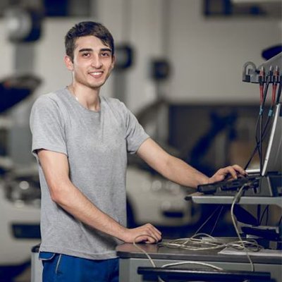 Practicantes en Ingeniería Mecánica Practicantes en Ingeniería Mecánica